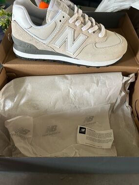 New Balance Cream/Tan Suede & Mesh Runner